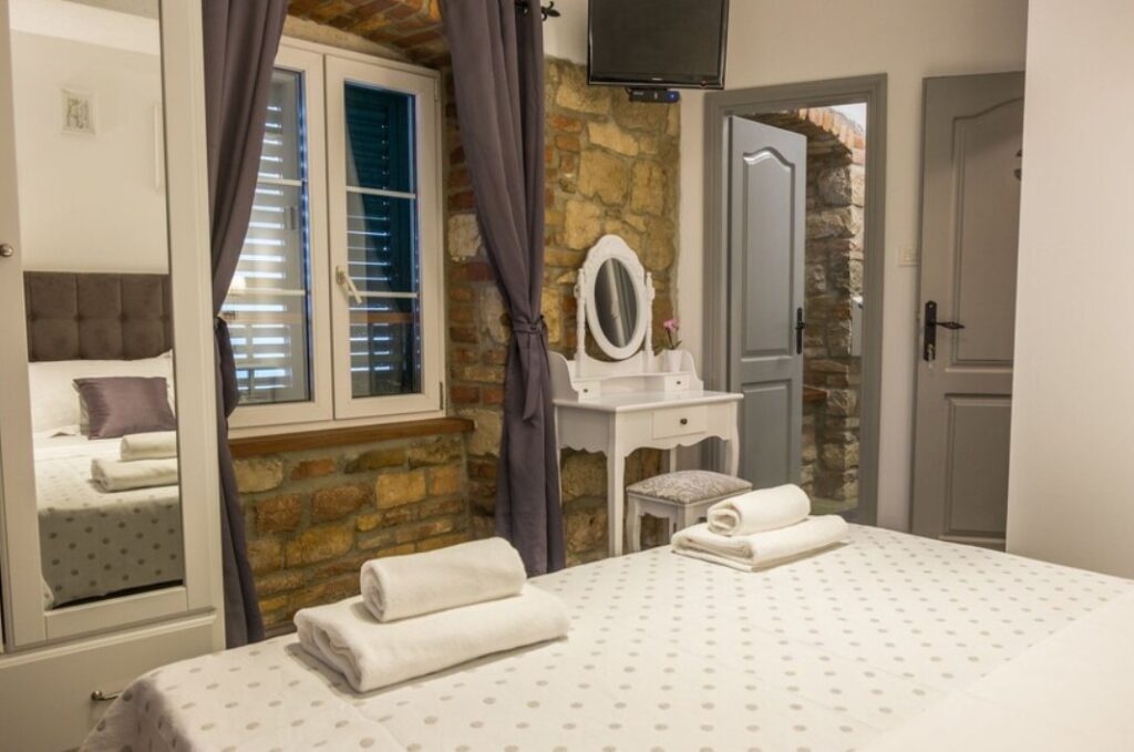 XIV-Century-Rooms-Kaštel-Novi-Croatia