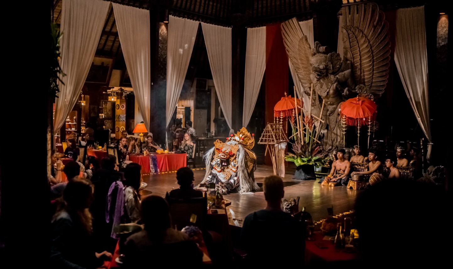 Hotels-Offering-Traditional-Music-Performances-Worldwide